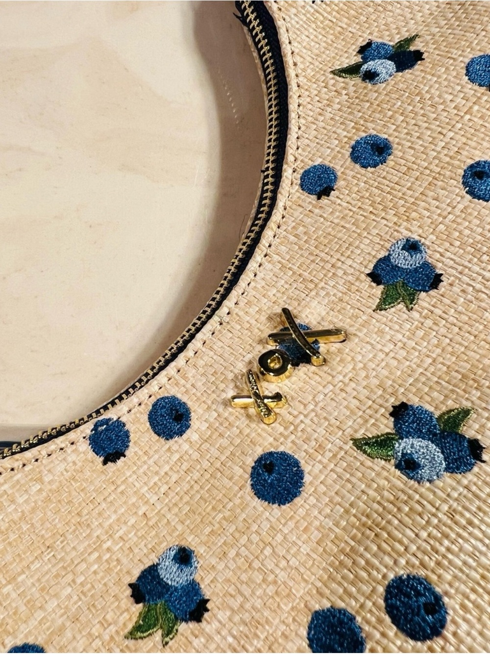 š«šBETSEY JOHNSON Straw Blueberry Shoulder Bag With Blueberry Pom-Pom Charm - Picture 3 of 15